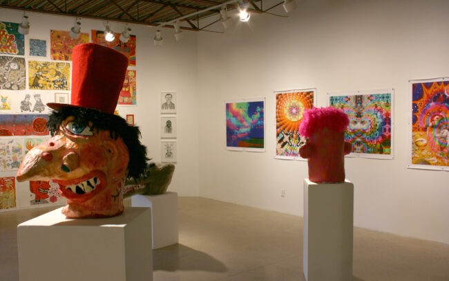 Vue de l'exposition Psychedada à la galerie AKA de Saskatoon